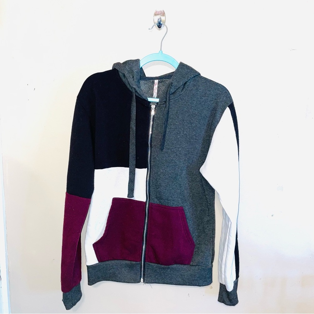 True Rock Size XL Juniors Long-sleeve Hoodie with kangaroo pocket